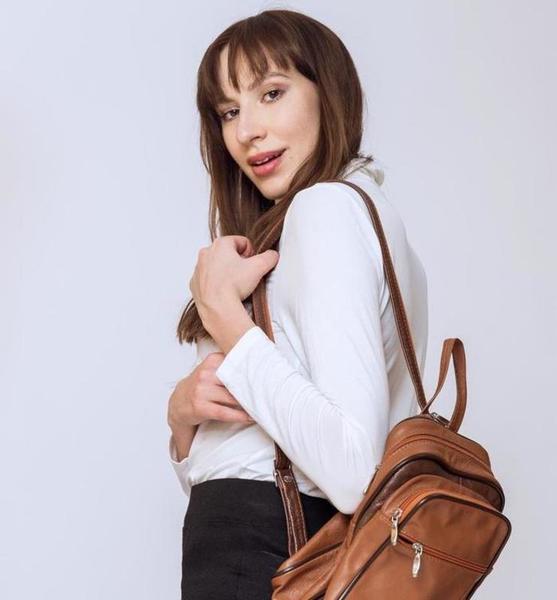 Alexandra C. – Schauspiel Sedcard-Foto 5 bei JustInCast