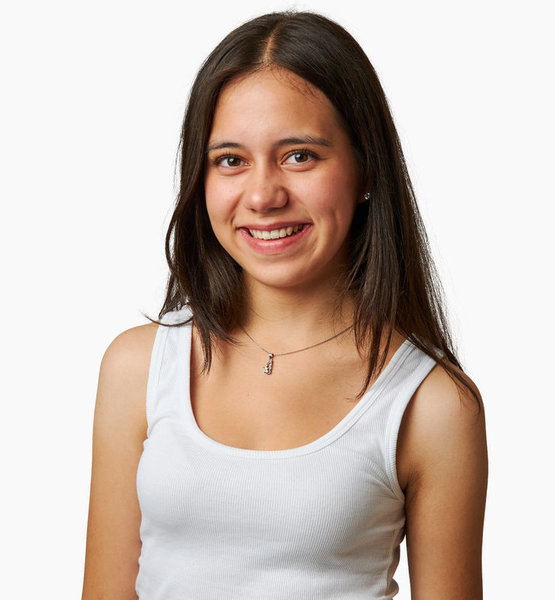 Angelina H. – Real People Sedcard-Foto 5 bei JustInCast