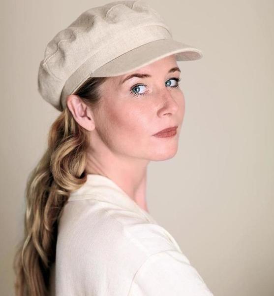 Liane  E. – Schauspiel Sedcard-Foto 5 bei JustInCast