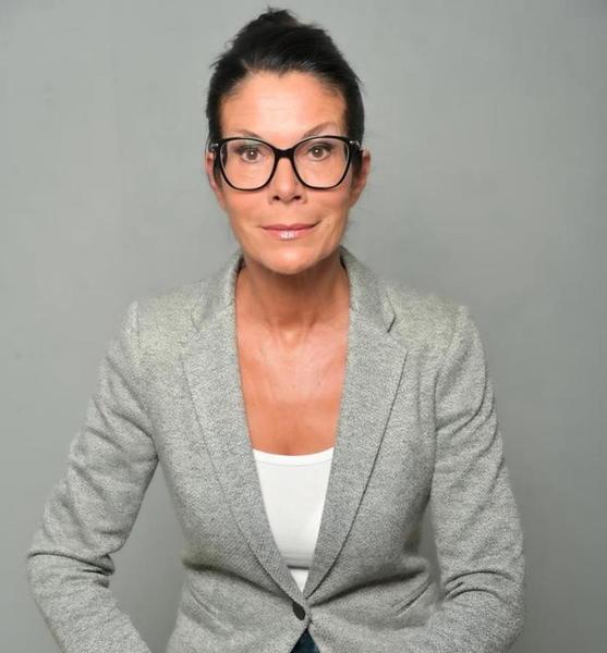 Simone R. – Schauspiel Sedcard-Foto 4 bei JustInCast