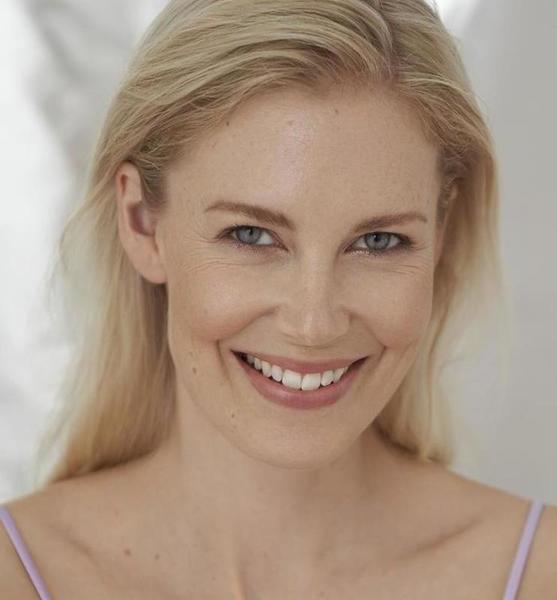 Stefanie L. – Schauspiel Sedcard-Foto 6 bei JustInCast