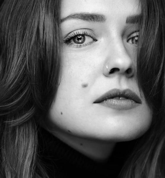 Lucia S. – Schauspiel Sedcard-Foto 4 bei JustInCast