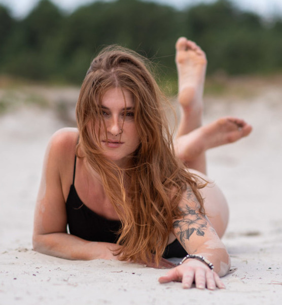 Emmanuelle  P. – Fashion Sedcard-Foto 3 bei JustInCast
