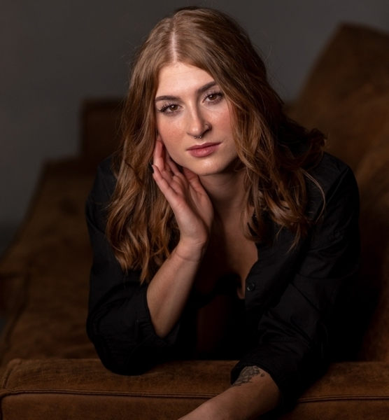 Emmanuelle  P. – Fashion Sedcard-Foto 4 bei JustInCast