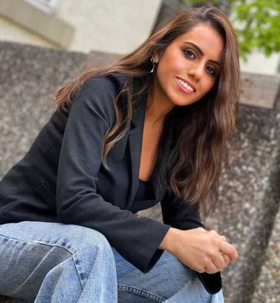 Burcu K. – Schauspiel Sedcard-Foto 3 bei JustInCast
