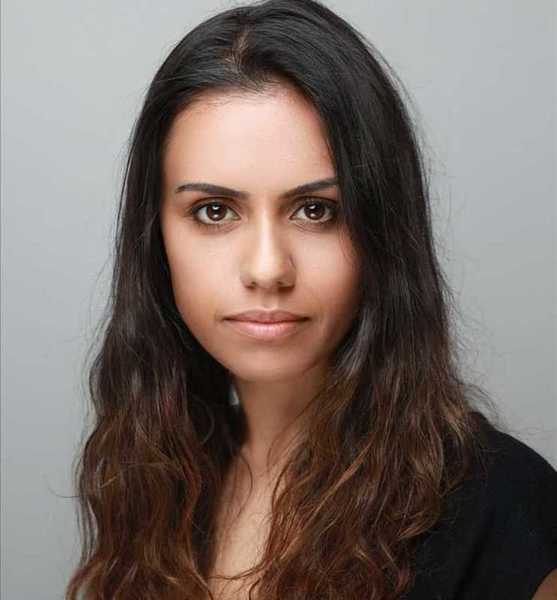 Burcu K. – Schauspiel Sedcard-Foto 4 bei JustInCast