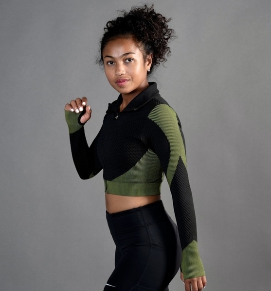 Telina R. – Fashion Sedcard-Foto 5 bei JustInCast