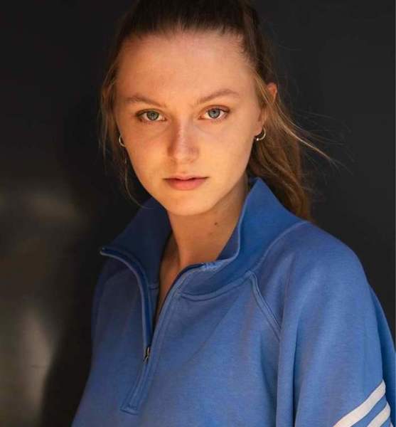 Kira W. – Schauspiel Sedcard-Foto 4 bei JustInCast
