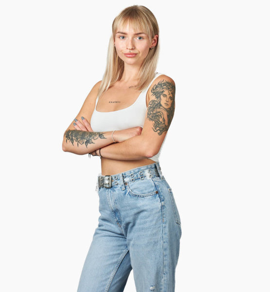 Julia L. – Real People Sedcard-Foto 4 bei JustInCast