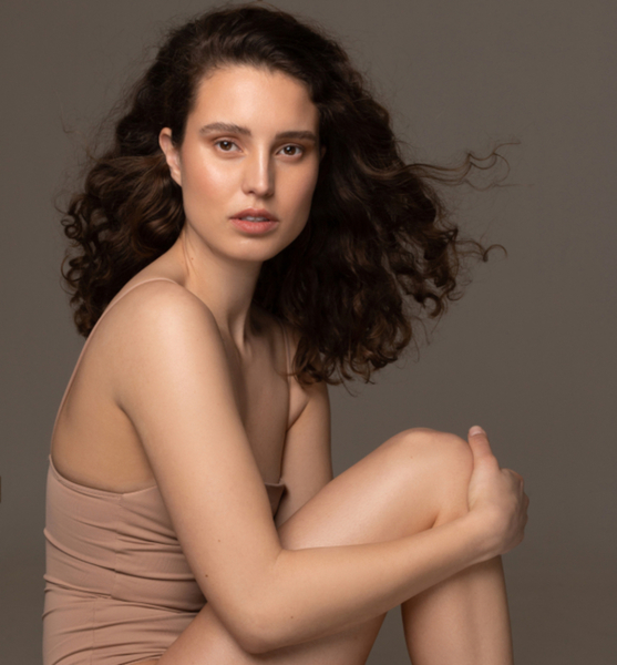 Eva v. – Fashion Sedcard-Foto 3 bei JustInCast