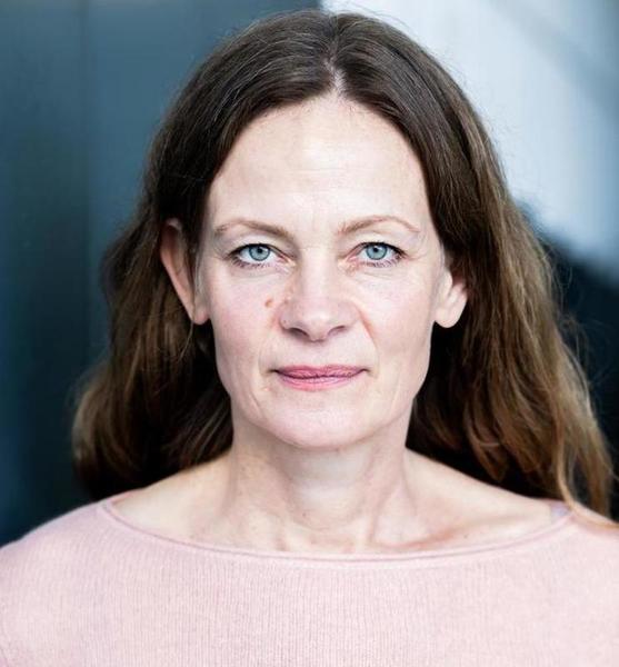 Silke  v. – Schauspiel Sedcard-Foto 5 bei JustInCast
