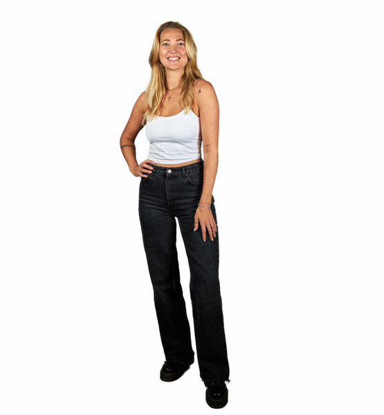 Nora R. – Real People Sedcard-Foto 3 bei JustInCast