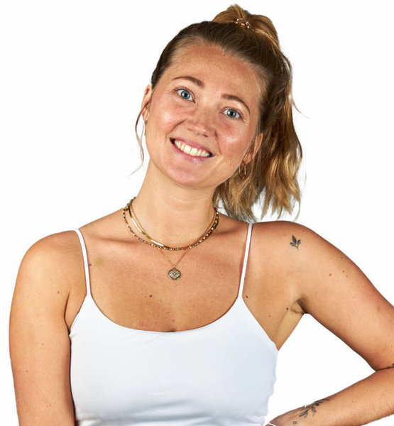 Nora R. – Real People Sedcard-Foto 5 bei JustInCast