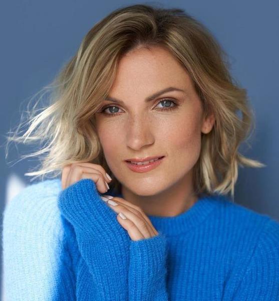 Annett L. – Schauspiel Sedcard-Foto 2 bei JustInCast
