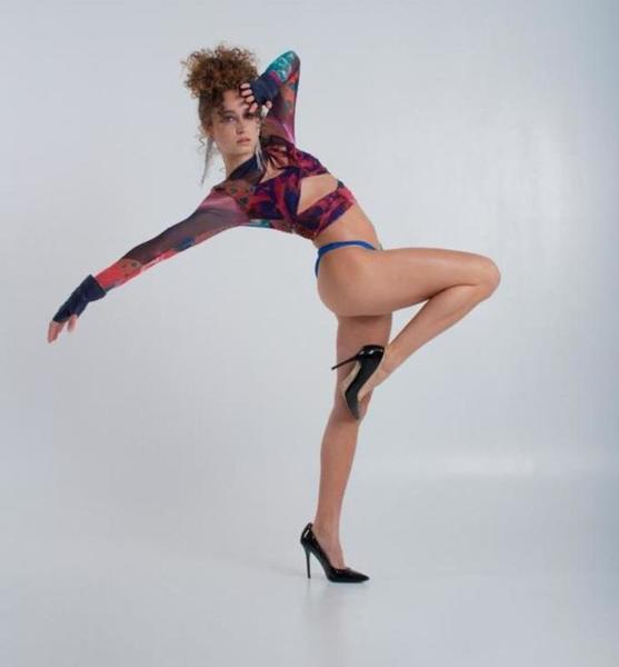 Romy E. – Fashion Sedcard-Foto 3 bei JustInCast