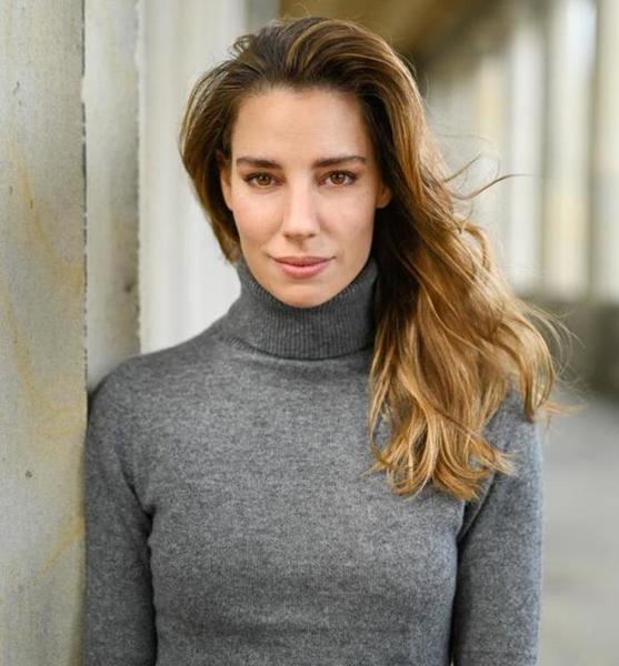 Lisa S. – Schauspiel Sedcard-Foto 4 bei JustInCast