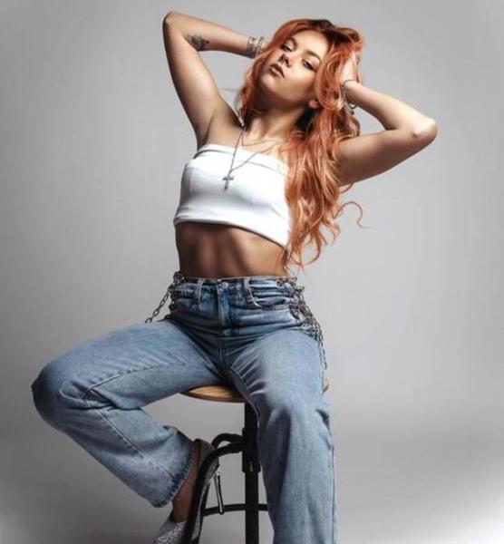 Daria Elena K. – Fashion Sedcard-Foto 2 bei JustInCast