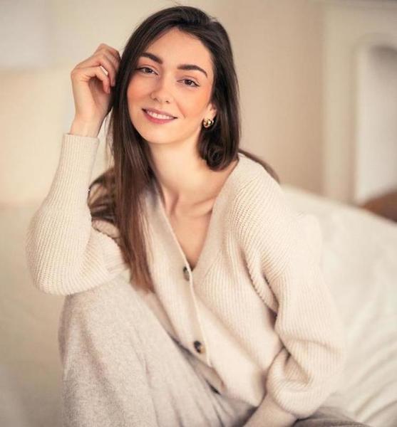 Lorena W. – Fashion Sedcard-Foto 2 bei JustInCast