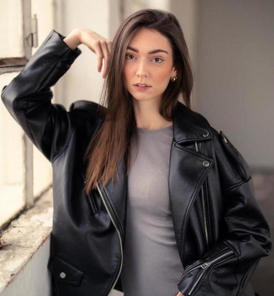Lorena W. – Fashion Sedcard-Foto 3 bei JustInCast