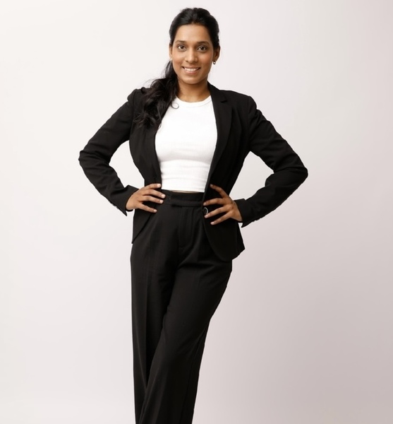 Madhura  P. – Fashion sedcard image 4 at JustInCast