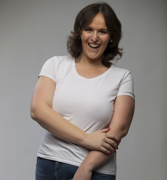 Daniela  D. – Fashion Sedcard-Foto 5 bei JustInCast