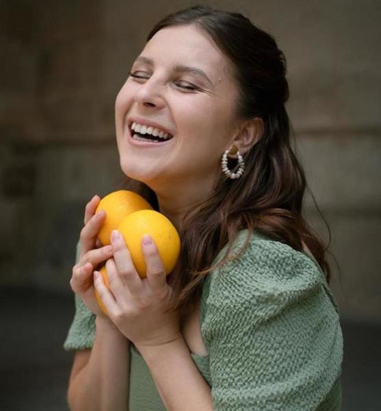 Simone Z. – Schauspiel Sedcard-Foto 4 bei JustInCast