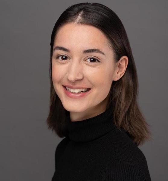 Sara S. – Schauspiel Sedcard-Foto 4 bei JustInCast