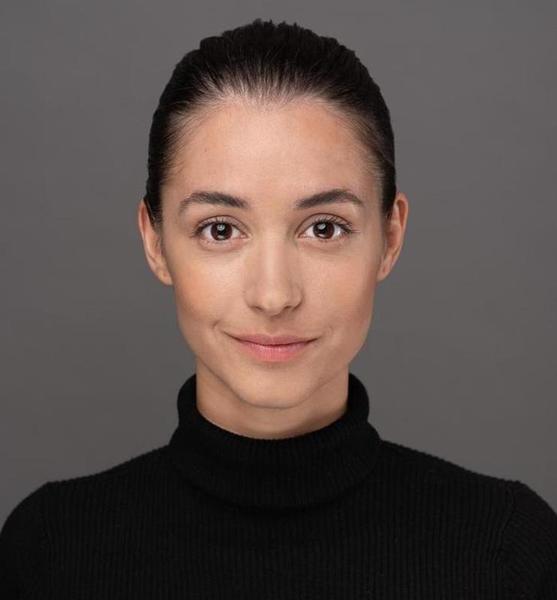 Sara S. – Schauspiel Sedcard-Foto 5 bei JustInCast