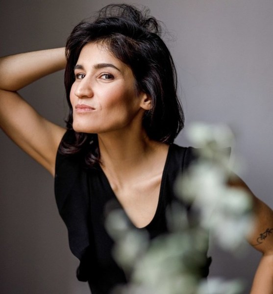 Makhina D. – Schauspiel Sedcard-Foto 2 bei JustInCast