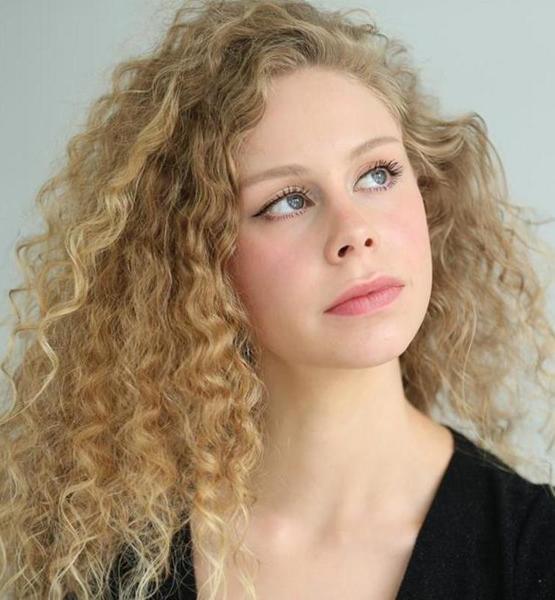 Julia G. – Schauspiel Sedcard-Foto 2 bei JustInCast