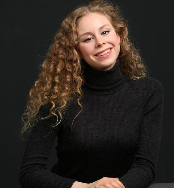 Julia G. – Schauspiel Sedcard-Foto 5 bei JustInCast