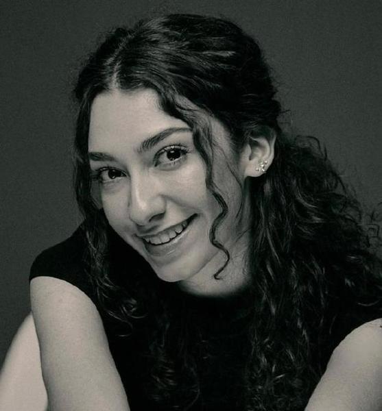 Sara K. – Schauspiel Sedcard-Foto 2 bei JustInCast