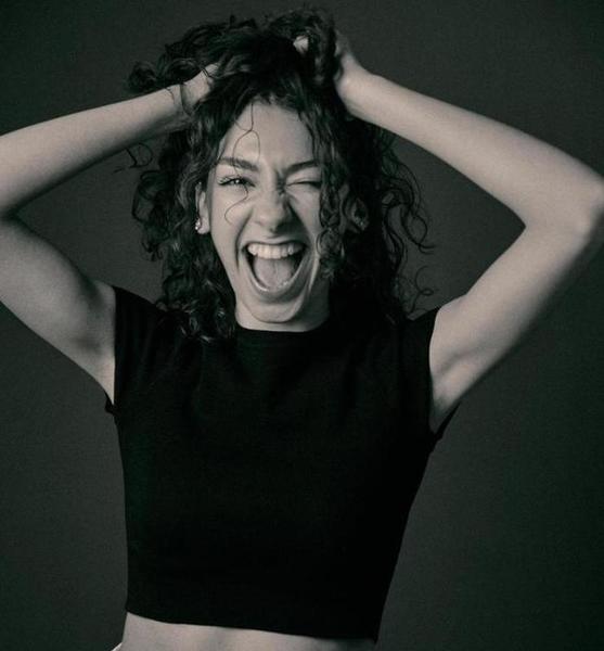 Sara K. – Schauspiel Sedcard-Foto 4 bei JustInCast