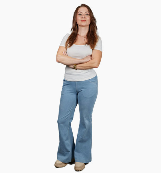 Lara S. – Acting sedcard image 3 at JustInCast