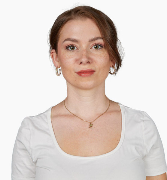 Lara S. – Acting sedcard image 4 at JustInCast