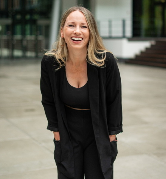 Nina B. – Schauspiel Sedcard-Foto 3 bei JustInCast