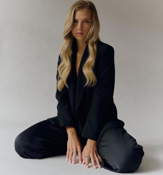 Jule K. – Fashion Sedcard-Foto 3 bei JustInCast