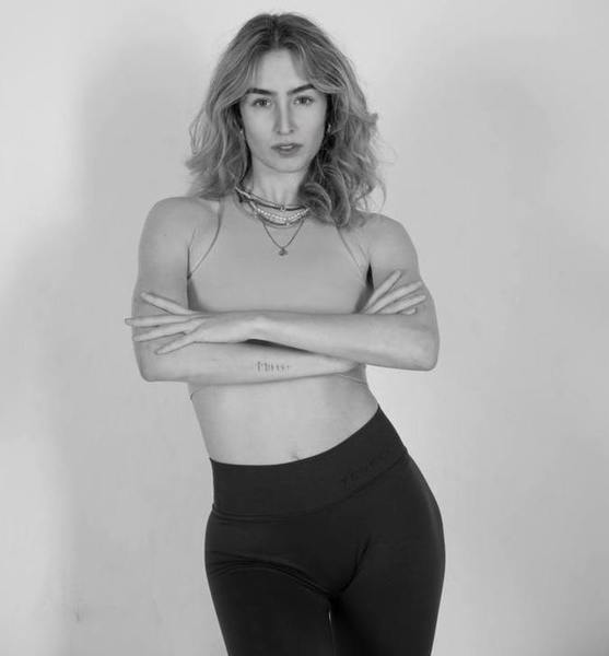 Miriam R. – Tanz Sedcard-Foto 5 bei JustInCast