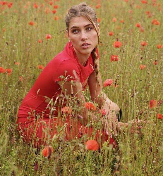 Stella F. – Fashion Sedcard-Foto 5 bei JustInCast