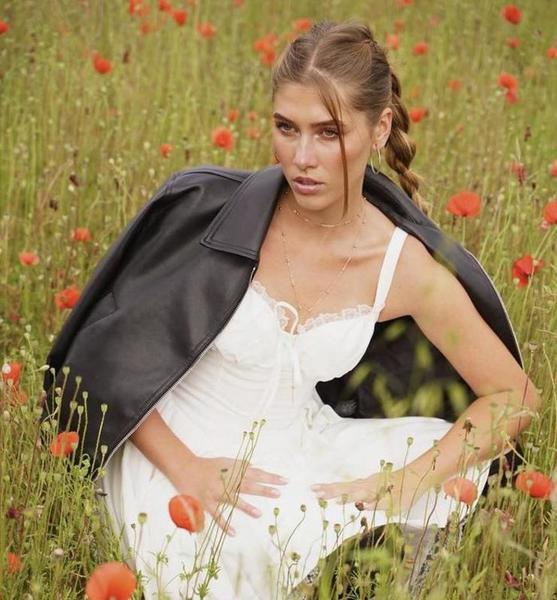 Stella F. – Fashion Sedcard-Foto 3 bei JustInCast