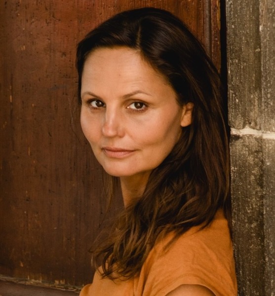 Stephanie V. – Schauspiel Sedcard-Foto 5 bei JustInCast