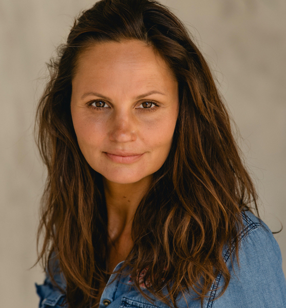 Stephanie V. – Schauspiel Sedcard-Foto 3 bei JustInCast
