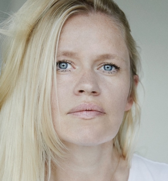 Joanna  R. – Schauspiel Sedcard-Foto 5 bei JustInCast