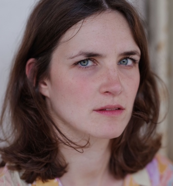 Nele M. – Schauspiel Sedcard-Foto 2 bei JustInCast