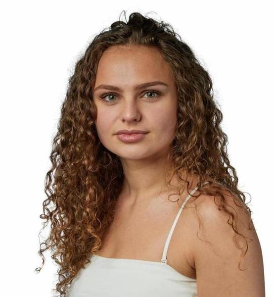 Carolin K. – Real People Sedcard-Foto 2 bei JustInCast
