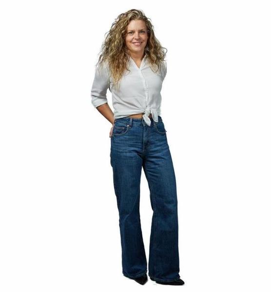 Johanna  W. – Real People Sedcard-Foto 4 bei JustInCast