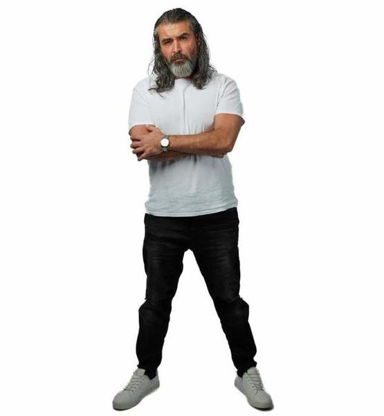 Tanju K. – Real People Sedcard-Foto 3 bei JustInCast