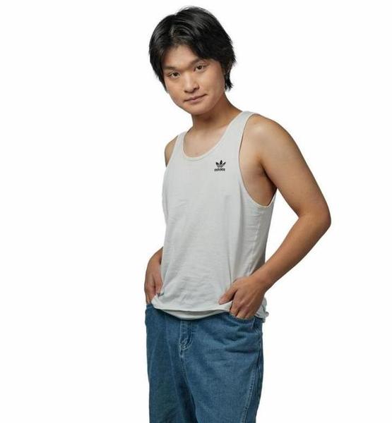 Xinhai L. – Real People Sedcard-Foto 2 bei JustInCast