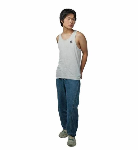 Xinhai L. – Real People Sedcard-Foto 3 bei JustInCast