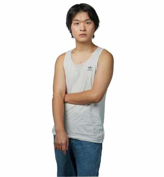 Xinhai L. – Real People Sedcard-Foto 5 bei JustInCast
